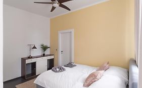 Deluxe Apartment In Old Town By Prague Days